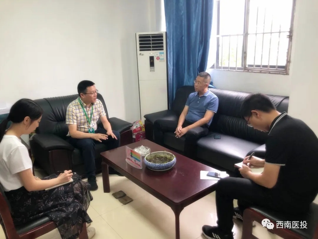 中國（四川）自由貿(mào)易試驗(yàn)區(qū)川南臨港片區(qū)財(cái)政局局長(zhǎng)王勇一行蒞臨市醫(yī)藥公司調(diào)研指導(dǎo)