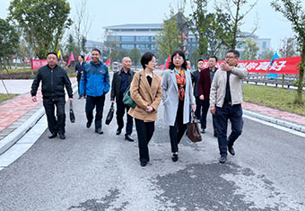 市政府副秘書長(zhǎng)胡曉玲率隊(duì)考察資陽口腔職業(yè)學(xué)院