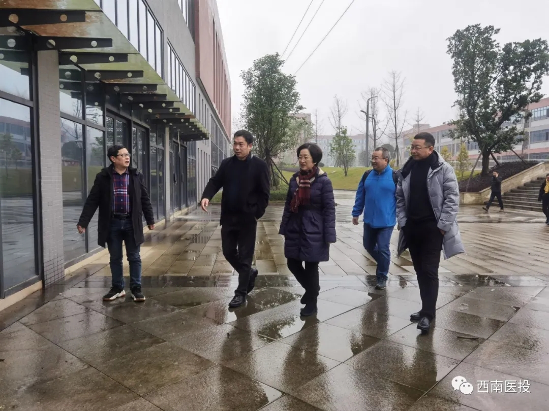西南醫(yī)投集團董事長黃露調(diào)研瀘州醫(yī)療器械職業(yè)學(xué)院項目推進情況