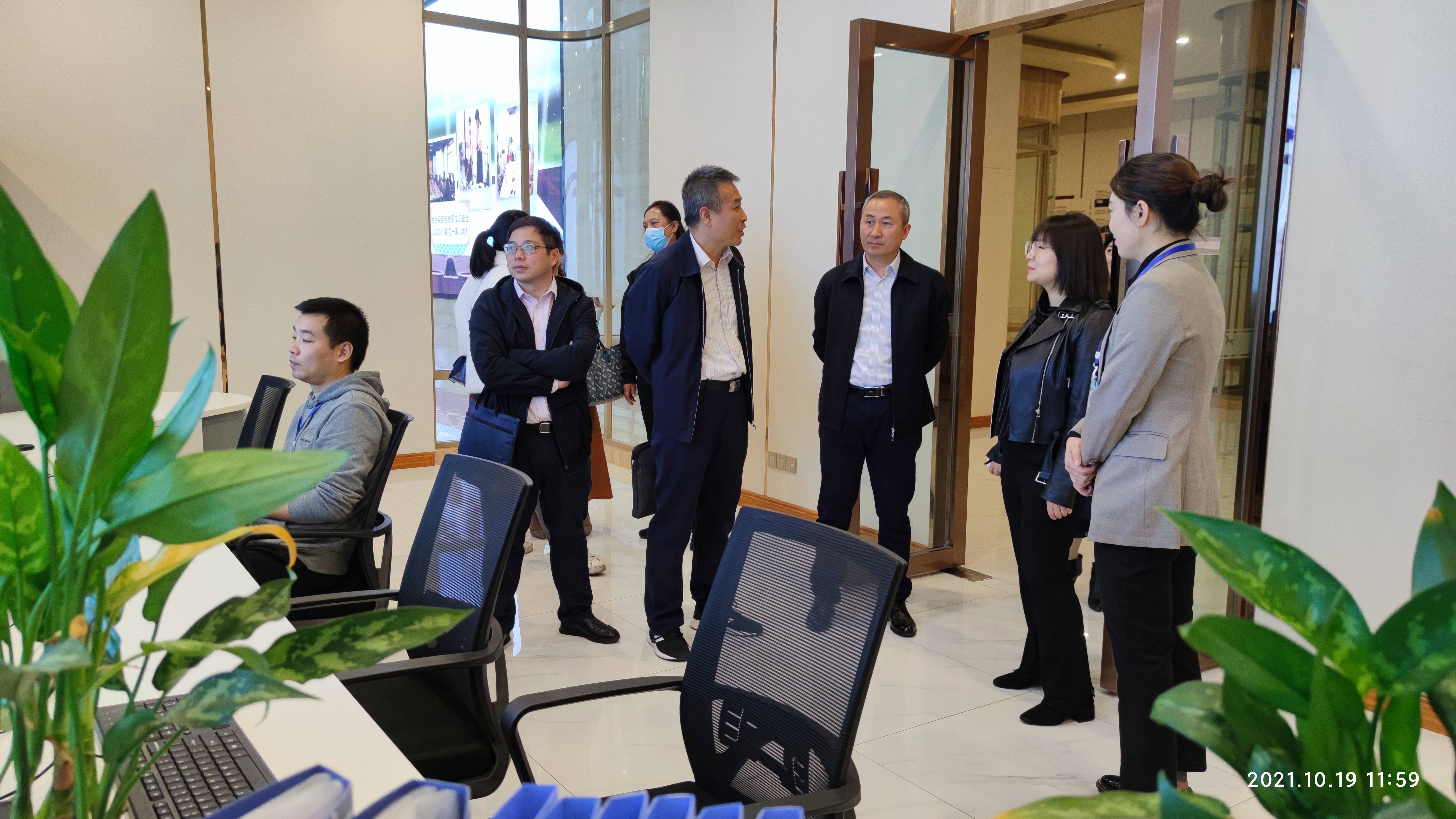 市財政局、民政局領(lǐng)導(dǎo)到春江酒城嘉苑視察瀘州智慧養(yǎng)老服務(wù)平臺 