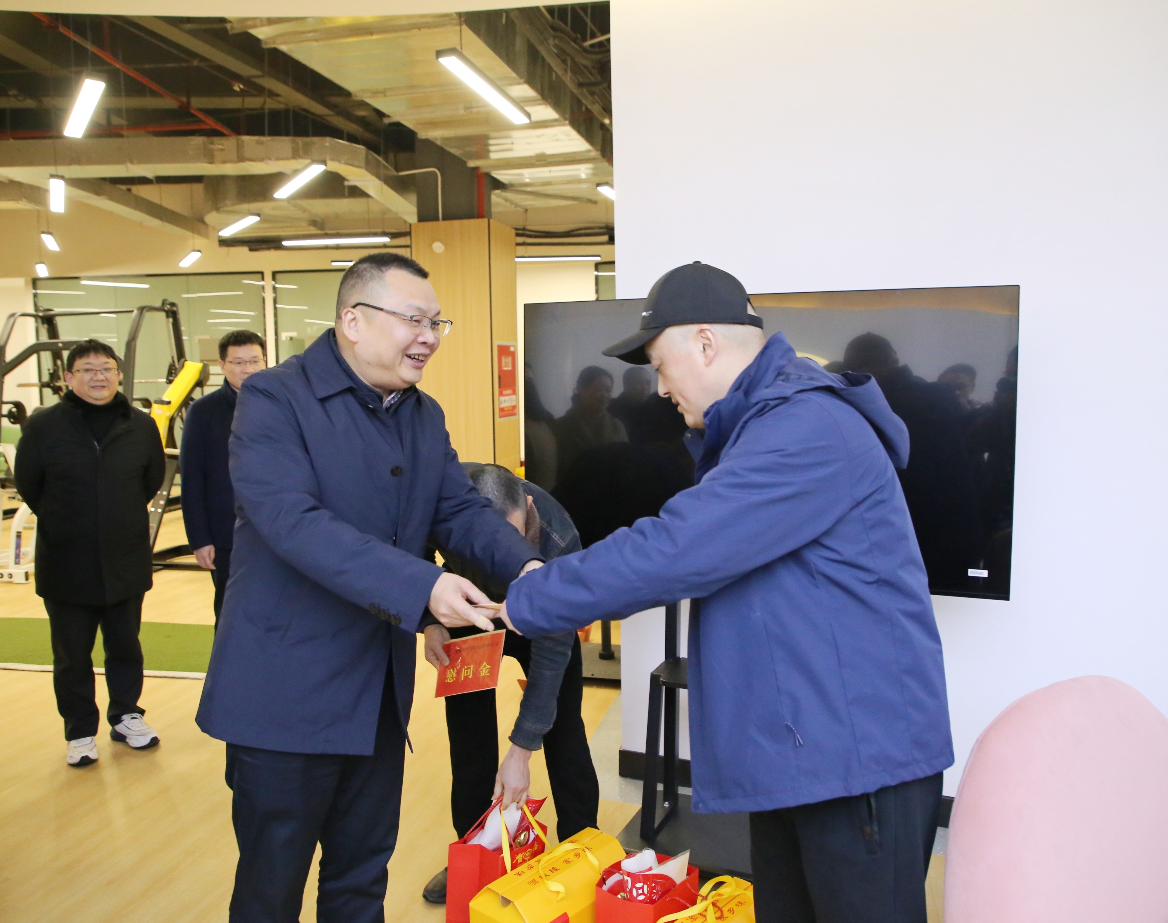 市國(guó)資委黨委副書(shū)記、主任杜磊一行到西南醫(yī)投集團(tuán)開(kāi)展新春慰問(wèn)及參觀(guān)調(diào)研