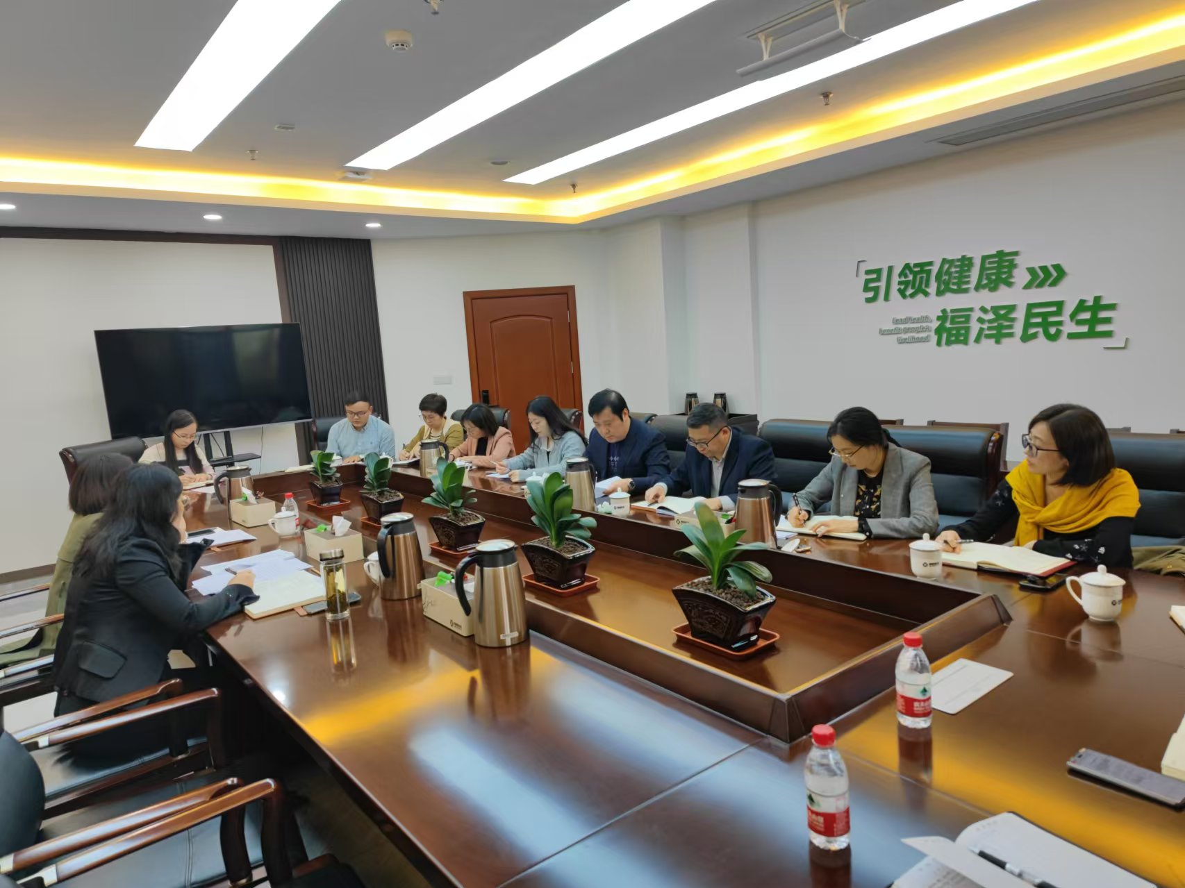 全力沖刺四季度 奮力打贏收官戰(zhàn) 西南醫(yī)投集團(tuán)召開(kāi)四季度財(cái)務(wù)分析會(huì)